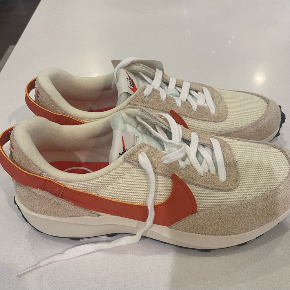 NWT women’s 8.5 Nike DX 2931-100 muslin/coconut milk black campfire orange